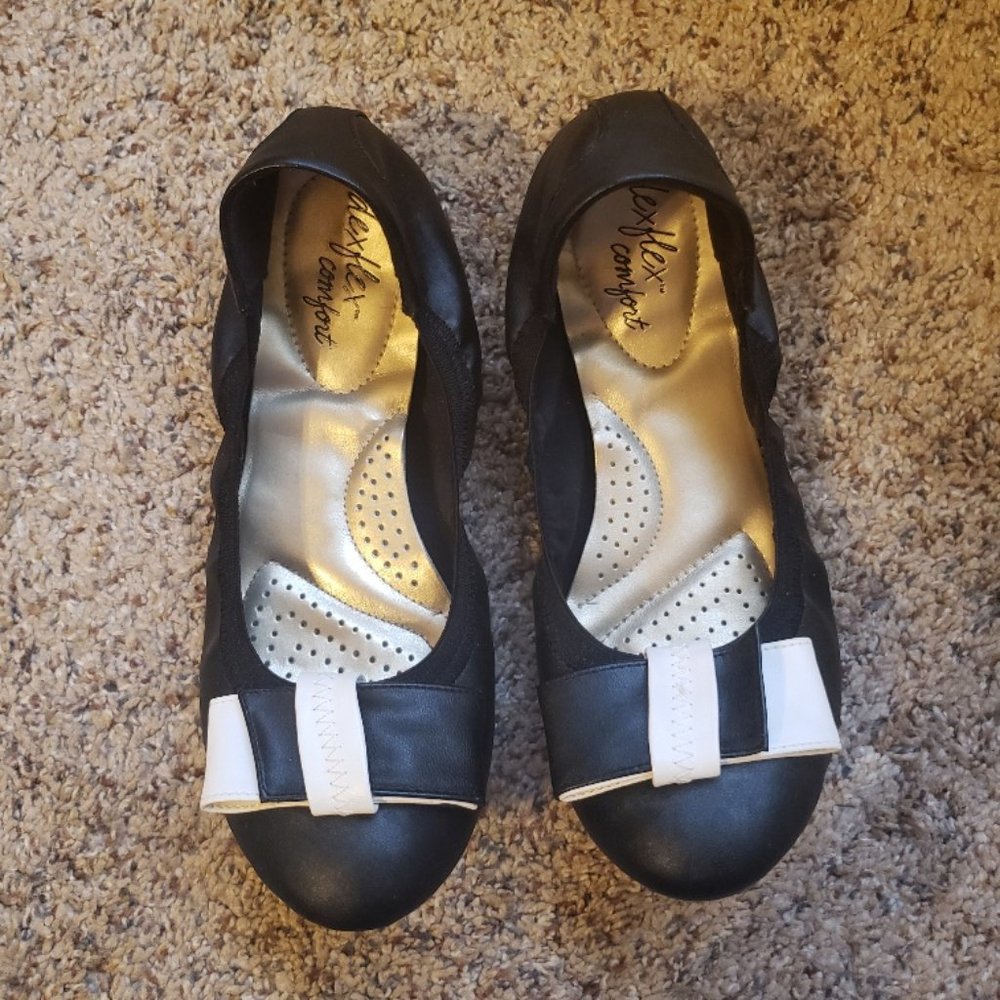 Dexflex Comfort Black flat with cream & black bow detail